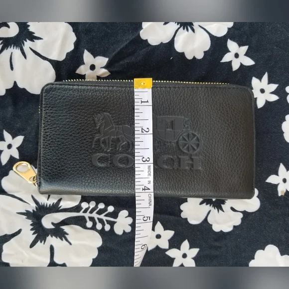 Rare Coach Black Pebbled Leather Wallet With Red Interior - Picture 13 of 13